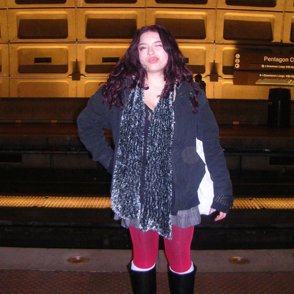 Meet your Posher, Dahlia